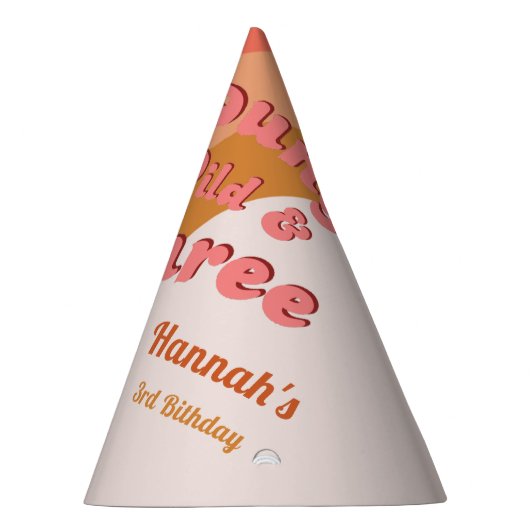 Young Wild & Three Groovy Daisy 3rd Verjaardagsfee Feesthoedjes (Rechts)