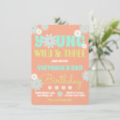 Young Wild & Three Hippie Birthday Party Invitatio Kaart (Staand voorkant)