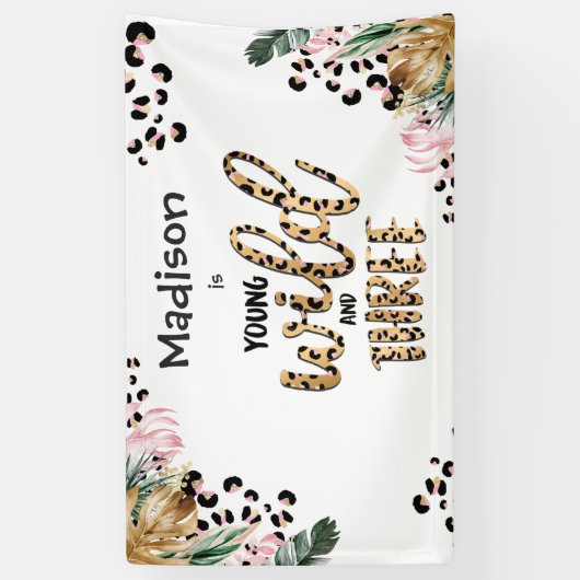Young Wild & Three Leopard Print Oerwoud Birthday Spandoek (Verticaal)