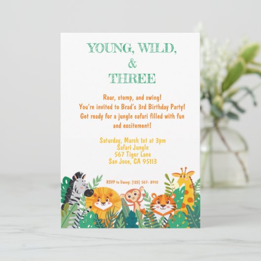 Young, Wild & Three Oerwoud Verjaardagsuitnodiging Kaart (Staand voorkant)