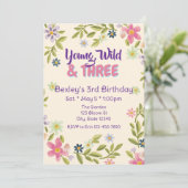 Young, Wild, & Three Wildflower, 3e verjaardag Kaart (Staand voorkant)