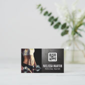 Young Woman Holding Dumbbells | QR-code Visitekaartje (Staand voorkant)