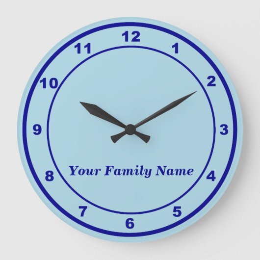 Your Family Name on Light Blue Round Wall Clock Grote Klok (Voorkant)