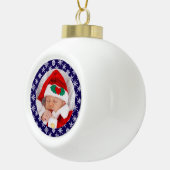 Your Photo Santa Baby Blue Background Snowflakes Keramische Bal Ornament (Rechts)