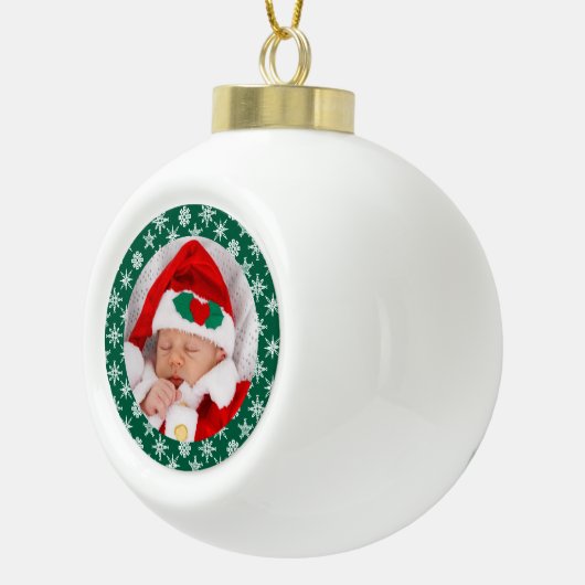 Your Photo Santa Baby Green Background Snowflakes Keramische Bal Ornament (Rechts)