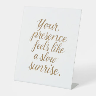 Your Presence: A Slow Sunrise Reclamebord Met Voetstuk