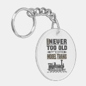 You're Never Too Old for Model Trains Trian Lover Sleutelhanger (Voorkant Links)