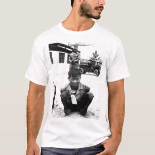 Youthful hard-core Viet Cong, zwaar bewaakt, awa T-shirt
