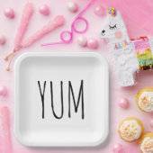 YUM-tekst op wit Papieren Bordje (Feest)
