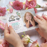 Yummy Scrummy 'Donut Grow Up Kids Birthday' Kaart<br><div class="desc">Eenvoudig: "Kom op" verjaardagsuitnodiging voor al die liefhebbers van zoete tanden. Met een sprinkhaan achtergrond,  een yummische donuts,  een foto van het verjaardagsmeisje of -jongen en een moderne verjaardagssjabloon die gemakkelijk te wijzigen is.</div>