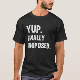 Yup eindelijk Verloving voorgesteld verloofd huwel T-shirt