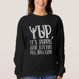 Yup het is Puppies en kittens de hele dag lang VET Trui