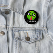 Yup-pea Funny Yuppie Veggie Pea Pun Dark BG Ronde Button 5,7 Cm (In situ)