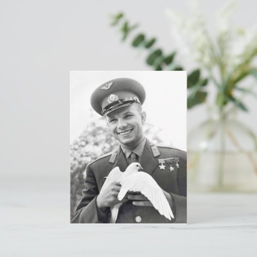 Yuri Gagarin met witte duif, symbool voor de vrede Briefkaart (Staand voorkant)