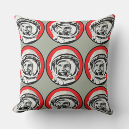 Yuri Gagarin - Sovjet Hero & Cosmonaut Kussen