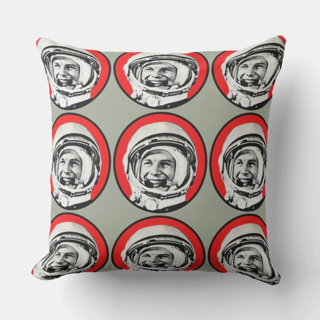 Yuri Gagarin - Sovjet Hero & Cosmonaut Kussen (Voorkant)