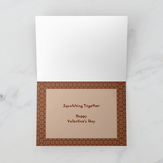 Z Bigfoot die Leuke het Paar van Sasquatch lopen Feestdagen Kaart (Binnen)