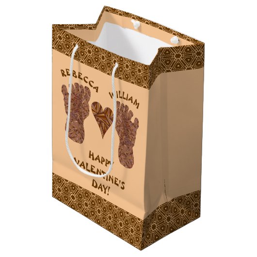 Z Bigfoot Sasquatch Track Happy Valentines Day Medium Cadeauzakje (Voorkant Gekanteld)