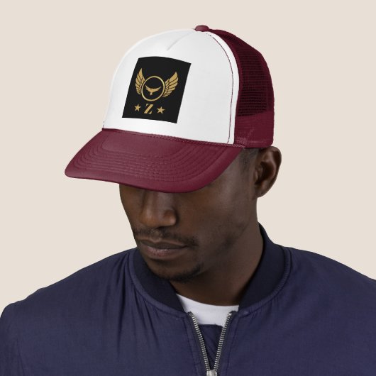 Z Symboolletter Gold Eagle Wings Monogram-Pet Trucker Pet (In situ)