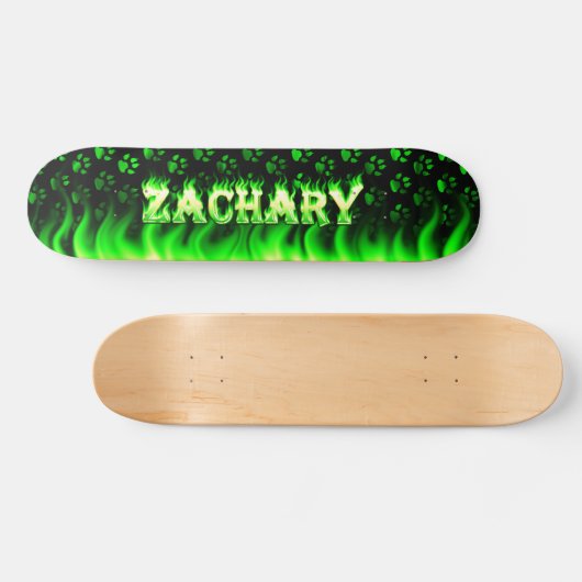 Zachary skateboard groen vuur en vlammenontwerp. (Horizontaal)