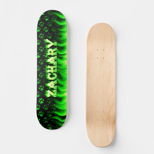 Zachary skateboard groen vuur en vlammenontwerp. (Voorkant)