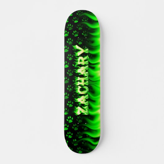 Zachary skateboard groen vuur en vlammenontwerp. (Voorkant)