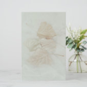 Zacht beige warme achtergrond abstract briefpapier (Staand voorkant)