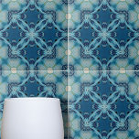 Zacht Blauw en Indigo Mozaïek Geometrisch Patroon Tegeltje<br><div class="desc">Deze keramische tegel heeft een betoverend caleidoscopisch ontwerp. In het hart van de tegel bevindt zich een ingewikkeld stervormig patroon, dat dient als het brandpunt vanwaar symmetrische geometrische vormen naar buiten uitstralen. Het ontwerp is complex maar harmonieus, waardoor een optische illusie van diepte en beweging ontstaat die het oog trekt....</div>