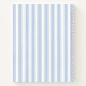 Zacht Blauw en Wit Ticking Streep Monogram Notitieboek (Achterkant)