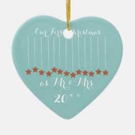 Zacht blauw hart eerste kerstmis samen met sierblo keramisch ornament