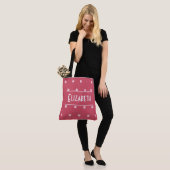 Zacht bloemig monogram helroze mode tote bag (Op model)