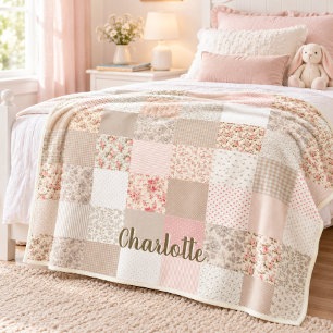 Zacht dekbed met bloemenpatchwork en eigen naam – fleece deken