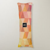 Zacht driehoek geometrisch patroon | monogram lichaamskussen (Voorkant Verticaal)