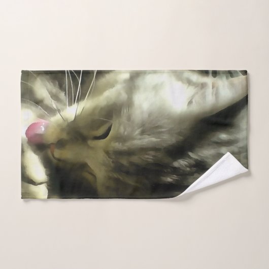 Zacht en gulzend, Gesponnen op een grijze kat Handdoek (Handdoek)