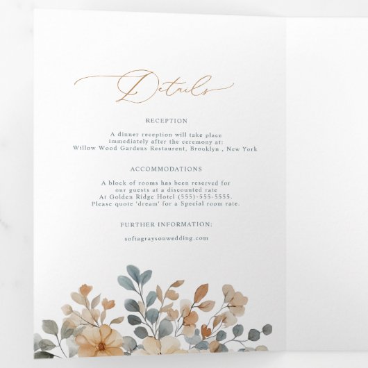 Zacht gedempte aardetinten bloemenbruiloft Waterve Drieluik Aankondiging (Binnenzijde eerst)