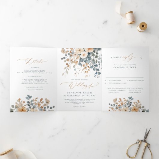 Zacht gedempte aardetinten bloemenbruiloft Waterve Drieluik Aankondiging (Binnen)