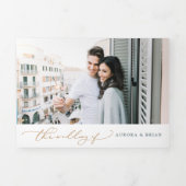 Zacht gedempte aardetinten bloemenbruiloft Waterve Drieluik Aankondiging (Cover)