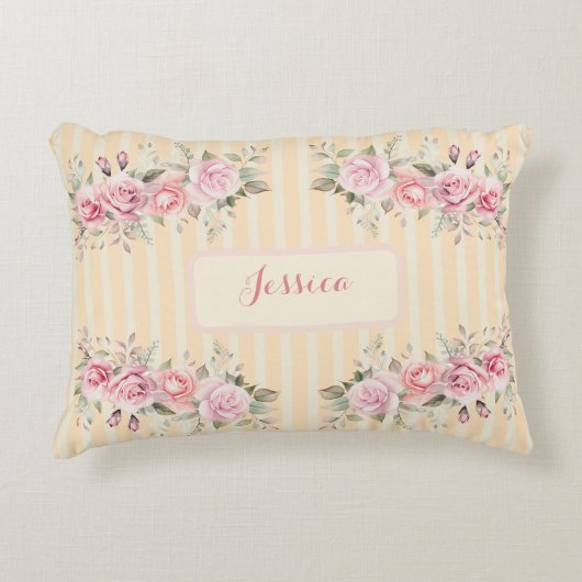 Zacht geel gestreept accent kussen (Voorkant)