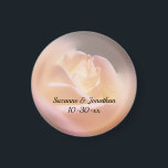 Zacht Geel Rose Wedding Favoriet Magneet<br><div class="desc">Zachte en dromerige gele roos met roze bloemige hoogtepunten Bewaar de datum van de huwelijksaankondiging of geef de voorkeur aan een koelkastmagneet. Vul uw gegevens in bij de sjabloon. Breng meer wijzigingen aan in de tekst- en lettergrootte, -stijl en -kleur door op Aanpassen te klikken. Dit afbeelding is beschikbaar op...</div>