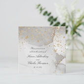 Zacht grijs en glinsterend goud moderne bruiloft kaart (Staand voorkant)
