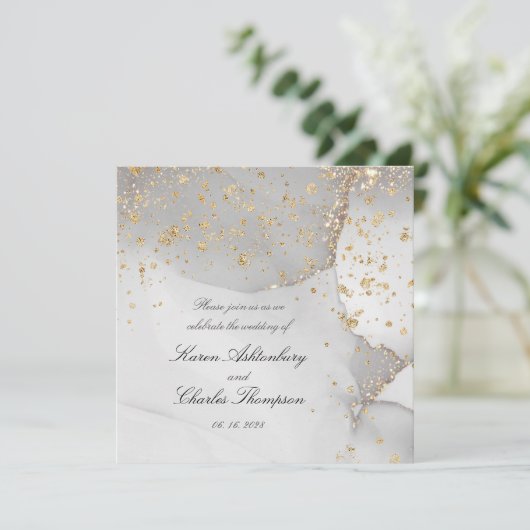 Zacht grijs en glinsterend goud moderne bruiloft kaart (Staand voorkant)