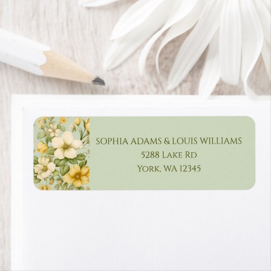 Zacht groen en beige bloemenbruiloftsadreslabel etiket (Insitu)