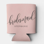 Zacht koraal roze bruidsmeisje modern script blikjeskoeler (Achterkant)