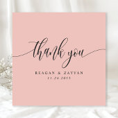 Zacht koraal roze minimalistisch script bruiloft bedankkaart