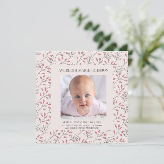 Zacht roze bessen babymeisje - Aankondiging van ge (Staand voorkant)