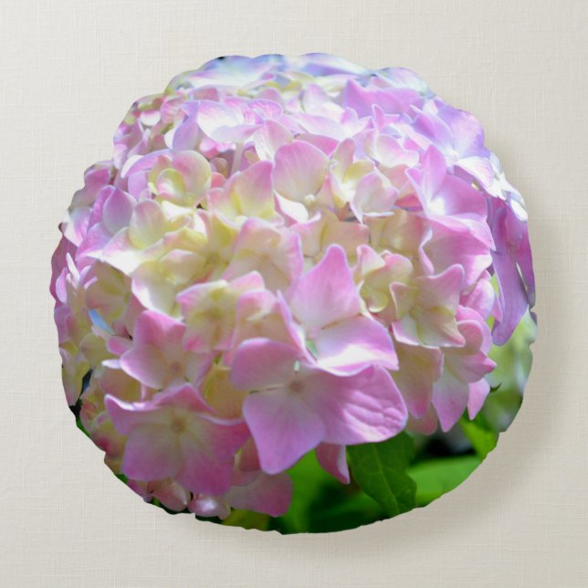 Zacht roze paarse hydrangeenbloemen rond kussen (Voorkant)