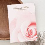 Zacht roze roze roemeense oorenkaarten visitekaartje<br><div class="desc">Het oormerken van vertoningskaart die een roze roze roze en douanetekst in een romantische doopvont van het calligrafiemanuscript bevat.</div>