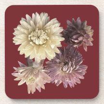  zacht roze strobloem op donkerrode set van