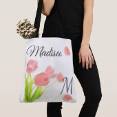 Zacht Roze Tulpen Trendy Initiaal Naam Monogram Tote Bag (Dichtbij)