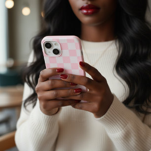 Zacht vrouwelijk roze geruit meisje iPhone 15 case